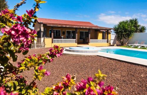 La Oliva Villa | Charming Villa with Sea View in El Roque, Private Pool