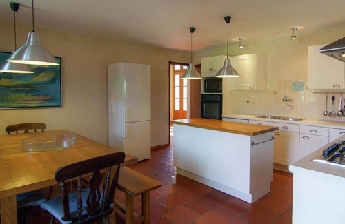 Issac Casa | Charming villa with shared pool