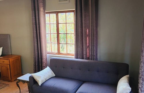 Winston Park Villa | Charming villa with WiFi in Gillitts