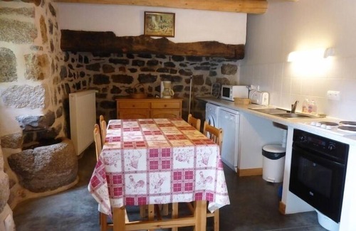 Rauret Cabaña | Casa rural tranquila cerca de las Gargantas del Allier, ideal para 8 personas.