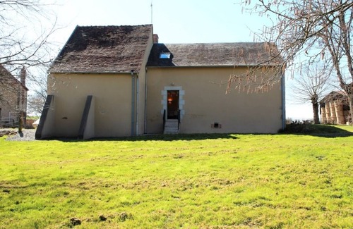 Saint-Sauvier Cabaña | Casa rural con jardín, 2 hab, cerca de Capilla St Rémy, ideal para familias, cerca de Montluçon