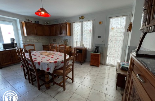 Thire Cabaña | Casa histórica con patio privado y WiFi en el corazón del encantador pueblo de Thiré, cerca del mar.