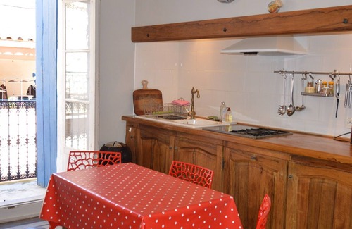 Loupian Casa | Encantadora casa vinícola renovada, 3 dormitorios, 2 terrazas, céntrico en Loupian