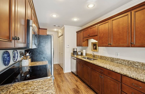 River Plantation Casa | Charming Vintage 3 Bedroom Townhome Bellevue Nashville 30+ Day