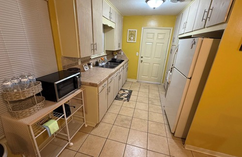 Brownsville Casa | Charming Vintage and Cozy Getaway – 3BR/2BA