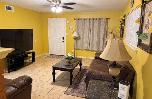Brownsville Casa | Charming Vintage and Cozy Getaway – 3BR/2BA