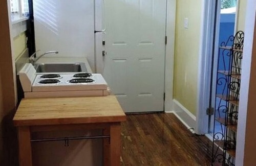 Innovation District Apartamento | Charming vintage apartment in nice Gainsville