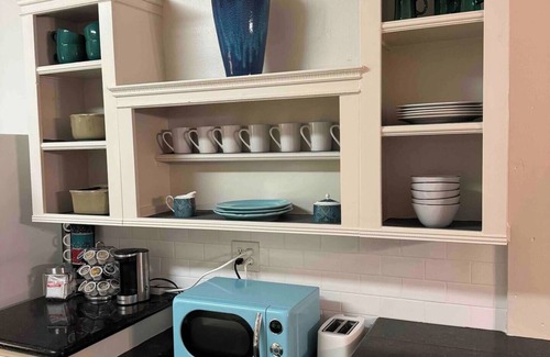 Mid City South Casa | Charming Vintage House - Walking friendly!