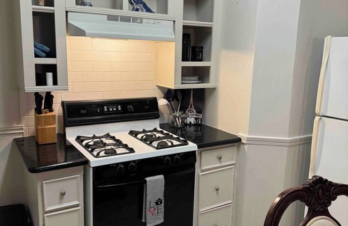 Mid City South Casa | Charming Vintage House - Walking friendly!