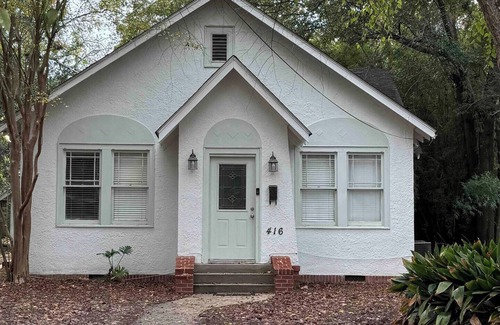 Mid City South Casa | Charming Vintage House - Walking friendly!