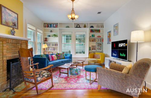 Barton Heights Casa | Charming Vintage House in Zilker with Hot Tub and Parking