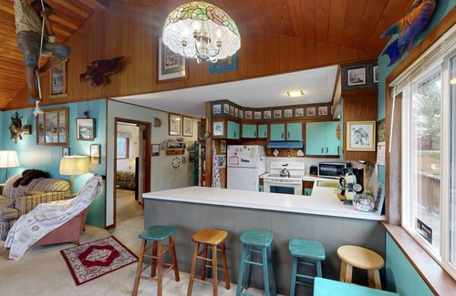Neskowin Cabaña | casa de la vendimia con Encanto w / jardín tranquilo, a sólo dos cuadras de la playa!