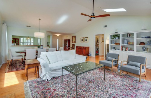 Northwest Casa | Charming Virginia Beach Home w/ Lake Views!