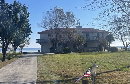 Currituck County Casa | Charming Water Front Cottage at the Outer Banks with private dock