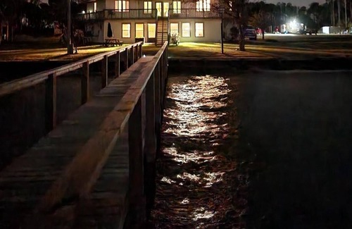 Currituck County Casa | Charming Water Front Cottage at the Outer Banks with private dock