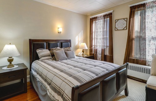 Waterbury Apartamento | Charming Waterbury Gem w/ Smart TVs Near Skiing!