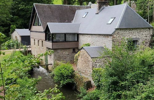Malloue Casa | Charming waterfront mill