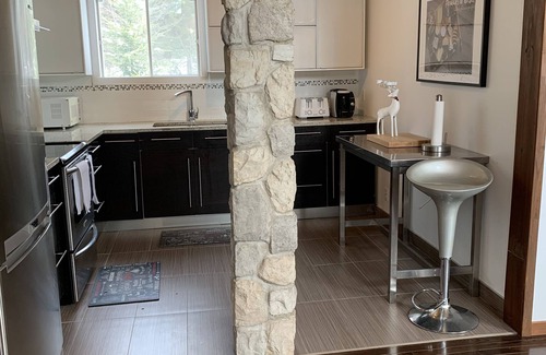 Riviere-Rouge Chalet De Esquí | Charming Waterfront Cottage 35 minutes from Mont-Tremblant
