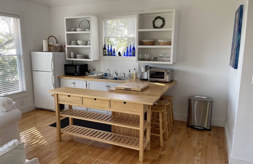 Point Harbor Apartamento | Charming Waterfront Studio w/ Private Sandy Beach