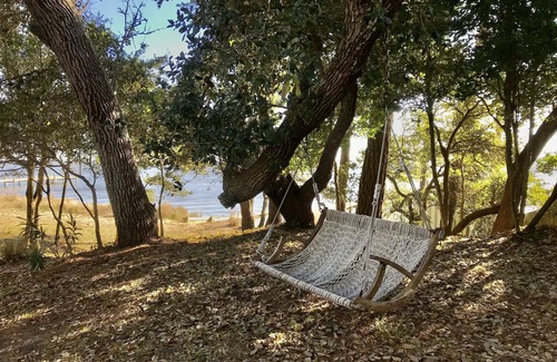 Point Harbor Apartamento | Charming Waterfront Studio w/ Private Sandy Beach