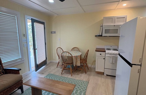 Ocracoke Apartamento | Charming Waterfront 2-bedroom apartment in enchanting Ocracoke W Dock & kayaks.