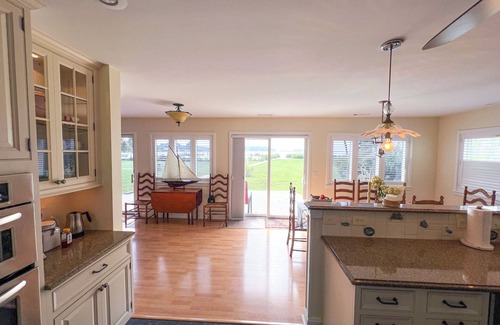Cambridge Casa | Charming, waterfront 3-bedroom house in lovely Cambridge with AC, WiFi