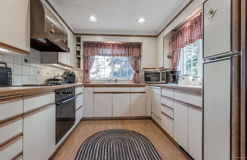 Southport Cabaña | Charming Waterfront Cottage with Private Dock