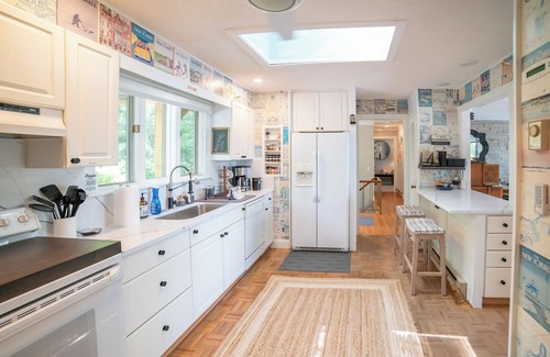 Nebo Casa | Charming waterfront cottage with gorgeous lake& mountain views and private dock.