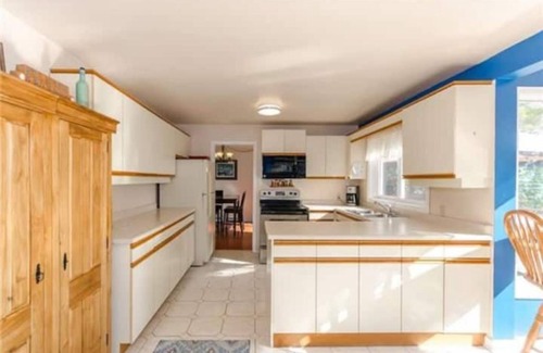 Innisfil Casa | Charming Waterfront Lakehouse Innisfil Cooks Bay 45 min from GTA !