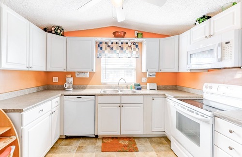 Port Isabel Casa | Charming waterfront house with heated pool, hot tub, & W/D - snowbird-friendly