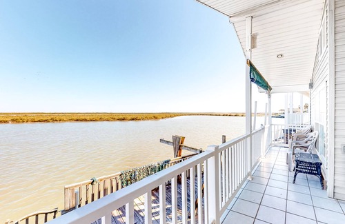 Port Isabel Casa | Charming waterfront house with heated pool, hot tub, & W/D - snowbird-friendly