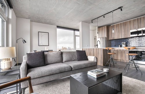 Near West Side Apartamento | Charming West Loop 2BR w/ Gym & Rooftop, nr Union Park, by Blueground