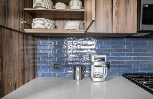 Near West Side Apartamento | Charming West Loop 2BR w/ Gym & Rooftop, nr Union Park, by Blueground