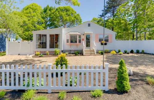 West Yarmouth Casa | Charming West Yarmouth Home about 2 Mi to Beach!
