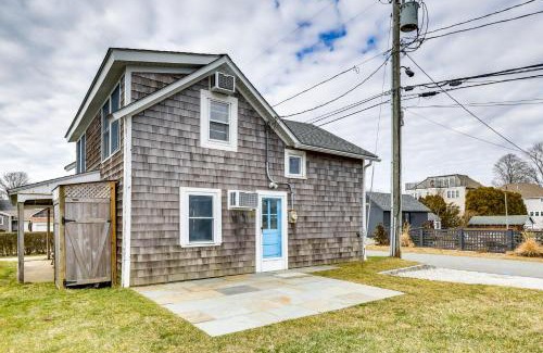 Westbrook Center Casa | Charming Westbrook Cottage, Steps to Private Beach