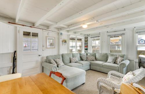 Westbrook Center Casa | Charming Westbrook Cottage, Steps to Private Beach