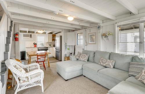 Westbrook Center Casa | Charming Westbrook Cottage, Steps to Private Beach