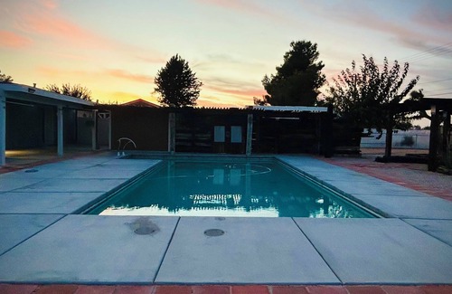 Apple Valley Casa | Charming Western style house 4-bedroom pool with WiFi, AC/Heat and mountain view