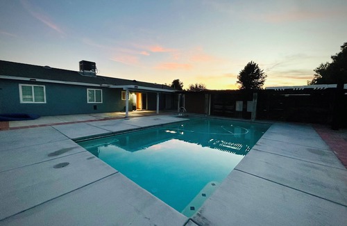 Apple Valley Casa | Charming Western style house 4-bedroom pool with WiFi, AC/Heat and mountain view
