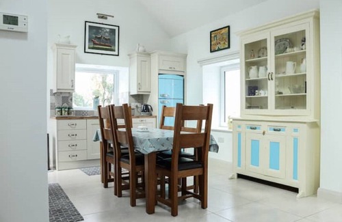Westport Cabaña | Charming Westport Cottage - Perfect for Families
