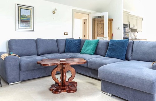 Westport Cabaña | Charming Westport Cottage - Perfect for Families