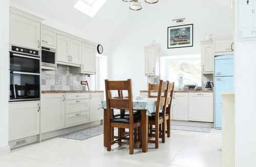 Westport Cabaña | Charming Westport Cottage - Perfect for Families