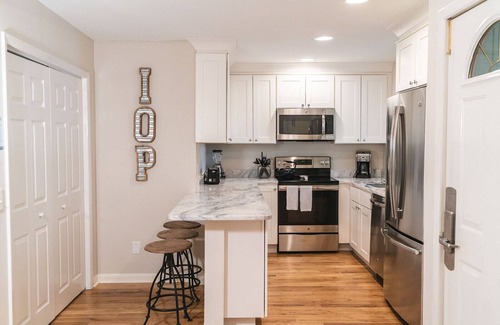 Twin Oaks Casa | Charming Wild Dunes Cottage with free golf cart