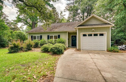 Wilmington Casa | Charming Wilmington Home with Patio about 7 Mi to Beach!