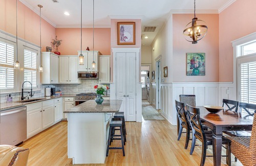Wilmington Cabaña | Charming Wilmington Cottage - Walk to Downtown!