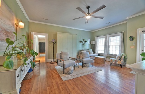 Medford Casa | Charming Wine Country Carriage House – 2BR/2BA near Jacksonville Peaceful retreat in the heart of Southern Oregon wine country. Private, comfy, and perfect for couples or friends. Close to wineries, trails & historic Jacksonville.