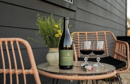 Creston Casa | Charming Wine Country Coop Retreat