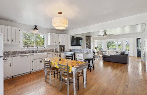 Sonoma Casa | Charming Wine Country Farmhouse W/ Scenic Views 4 Bedroom Home by RedAwning