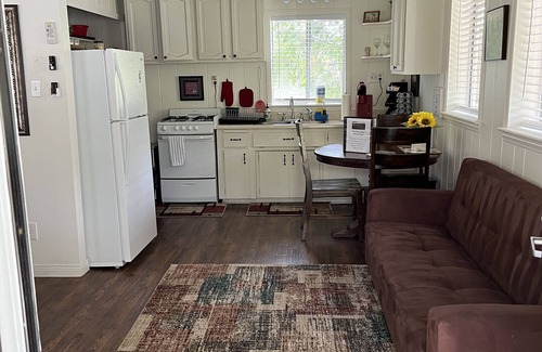Buellton Cabaña | Charming Wine Country Cottage, Pet Friendly!