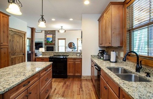 Townsend Casa | Charming Woodland Retreat w/ Porch, Fireplace, Golf & Pool Access